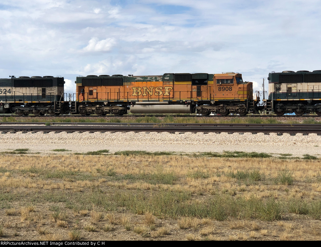 BNSF 8908